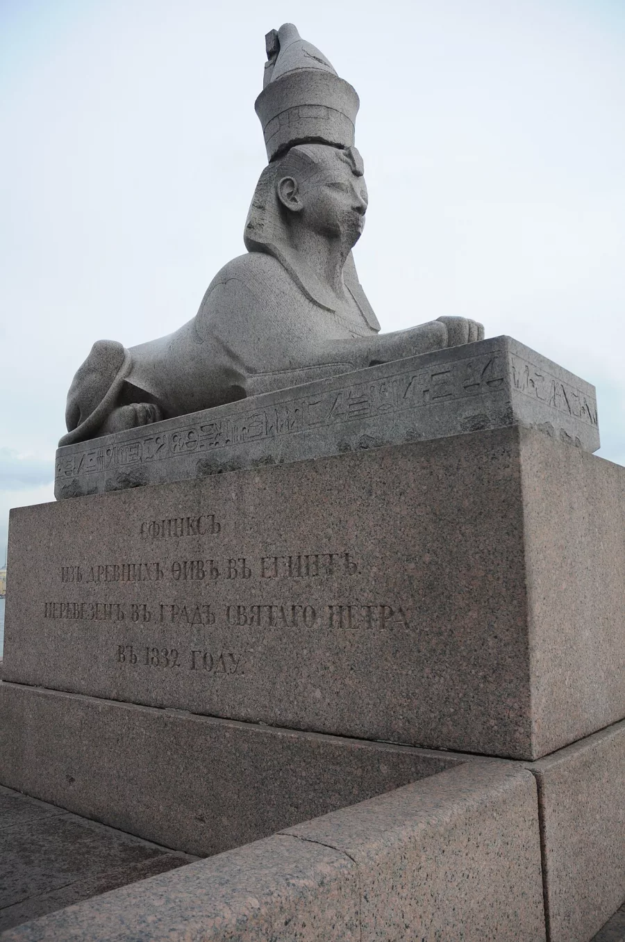 Сфинксы у Горного института