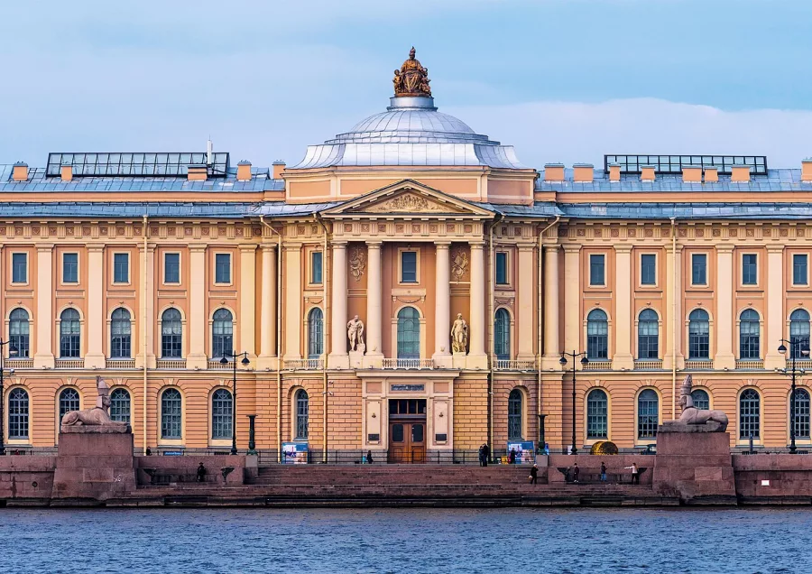 Сфинксы на Университетской набережной